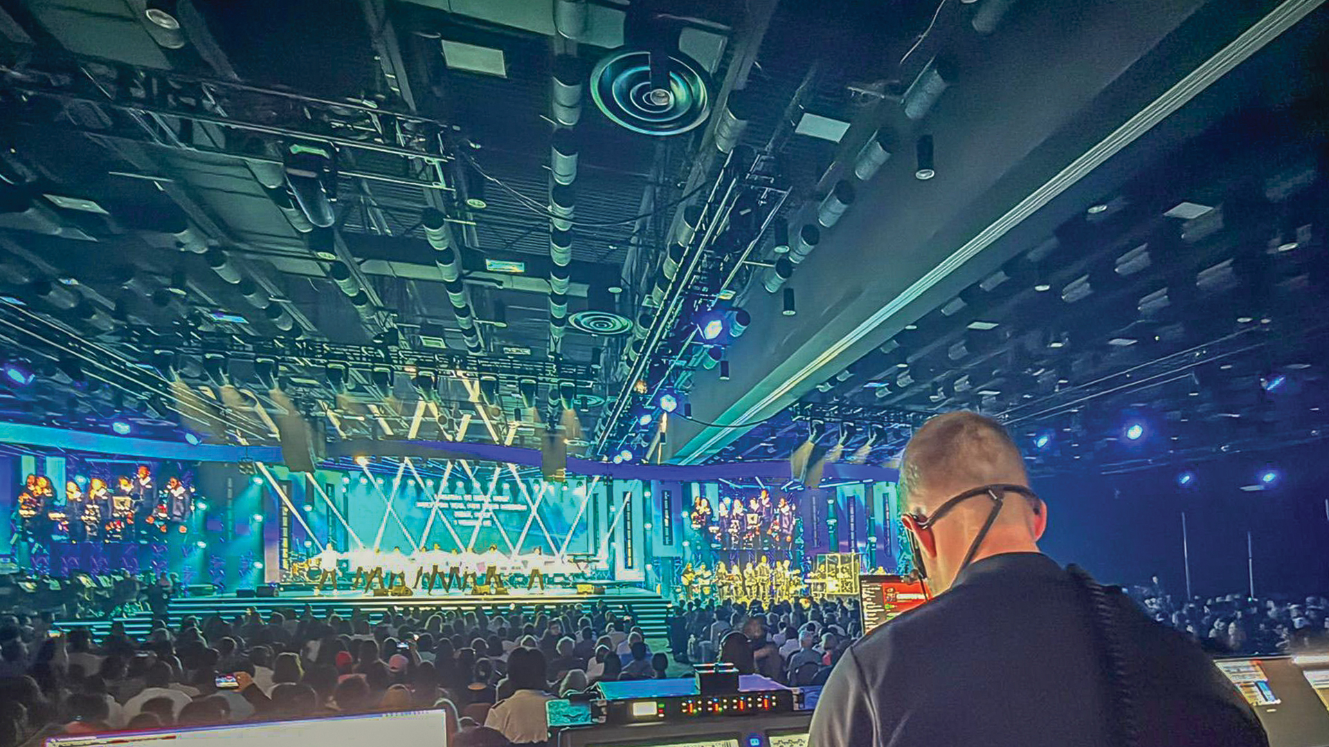 Creative Lighting Scenes For Opening Moments