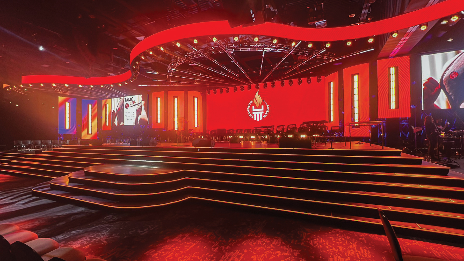 Why Tall Vertical LED Screens Are Trending For Keynotes